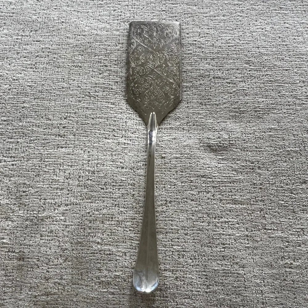 Vintage Silver Plated Etched Cake‎ Pie Server Serrated Edge Floral Scroll 11.5in